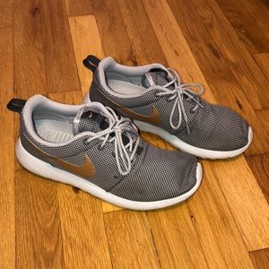 GRAY AND GOLD ROSHES